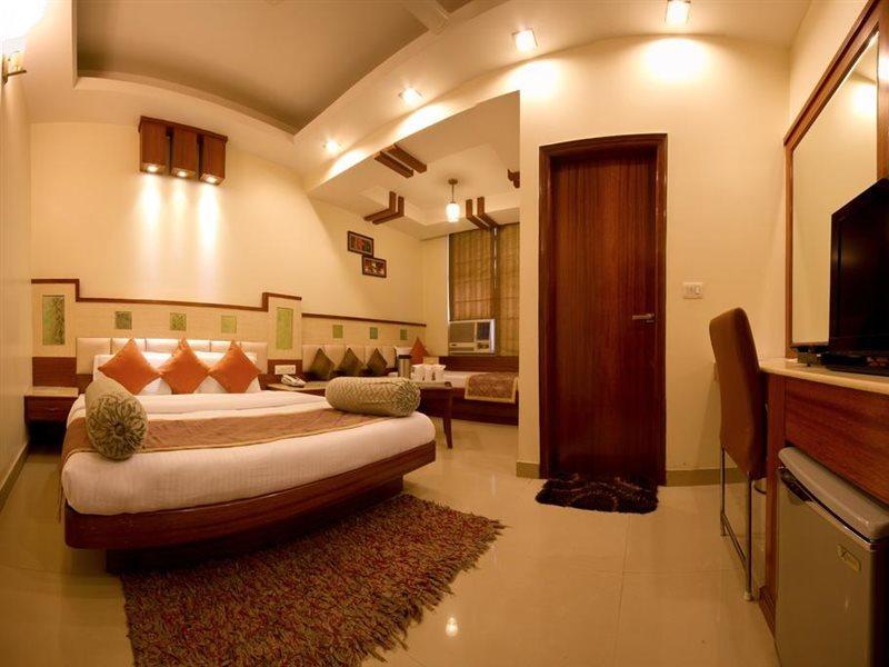Hotel Aster Inn New Delhi Экстерьер фото