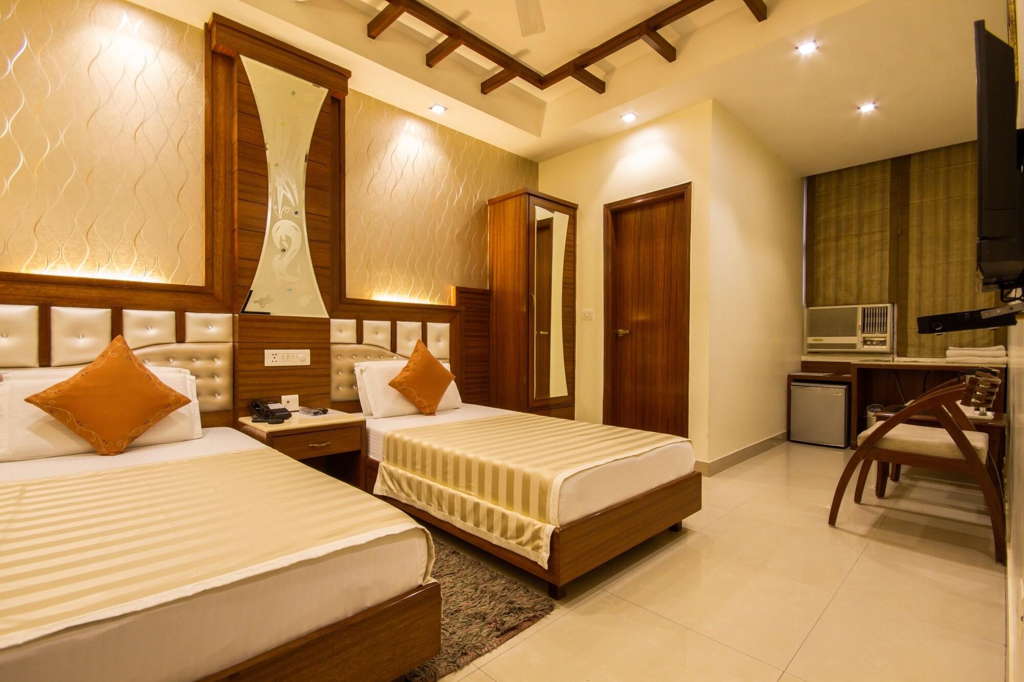 Hotel Aster Inn New Delhi Экстерьер фото