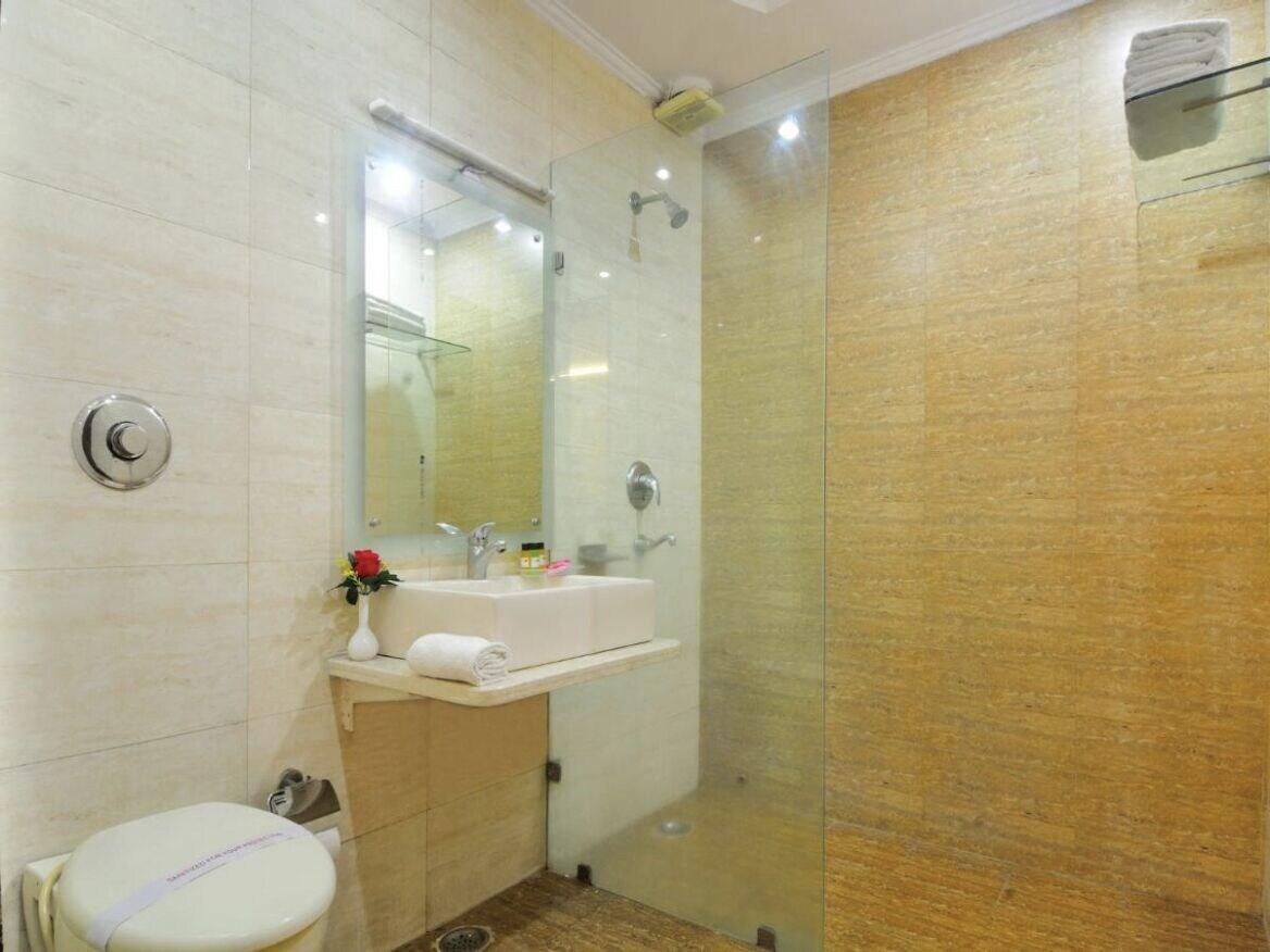 Hotel Aster Inn New Delhi Экстерьер фото