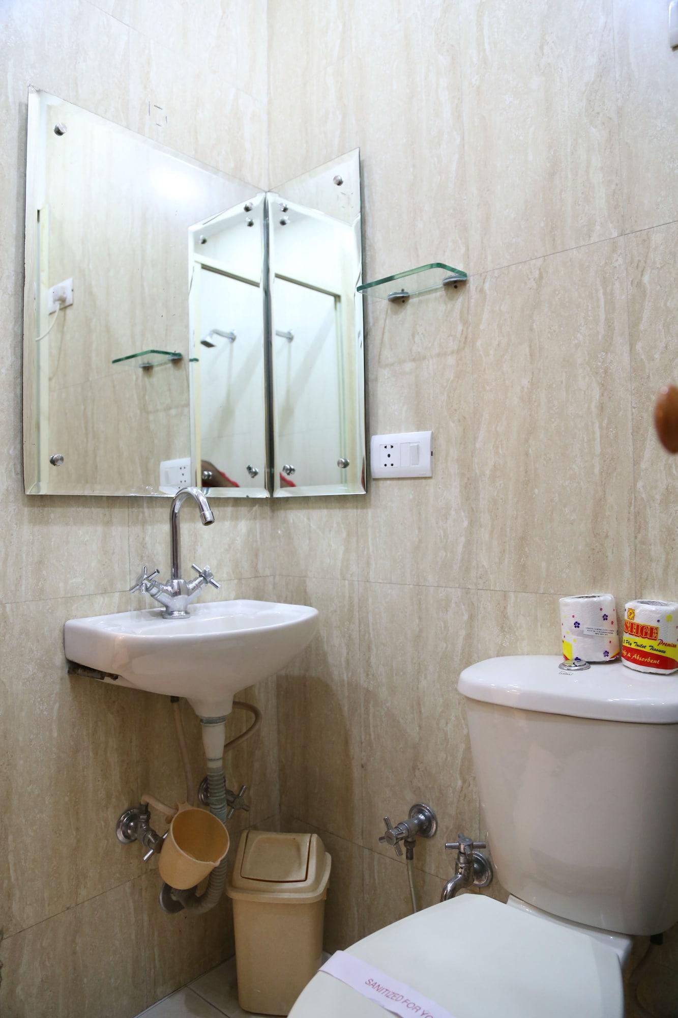 Hotel Aster Inn New Delhi Экстерьер фото