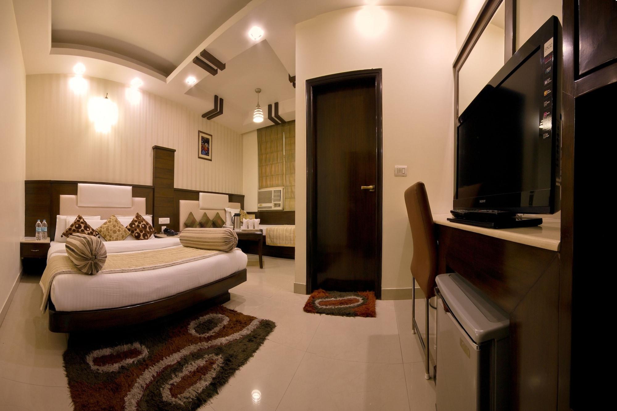 Hotel Aster Inn New Delhi Экстерьер фото