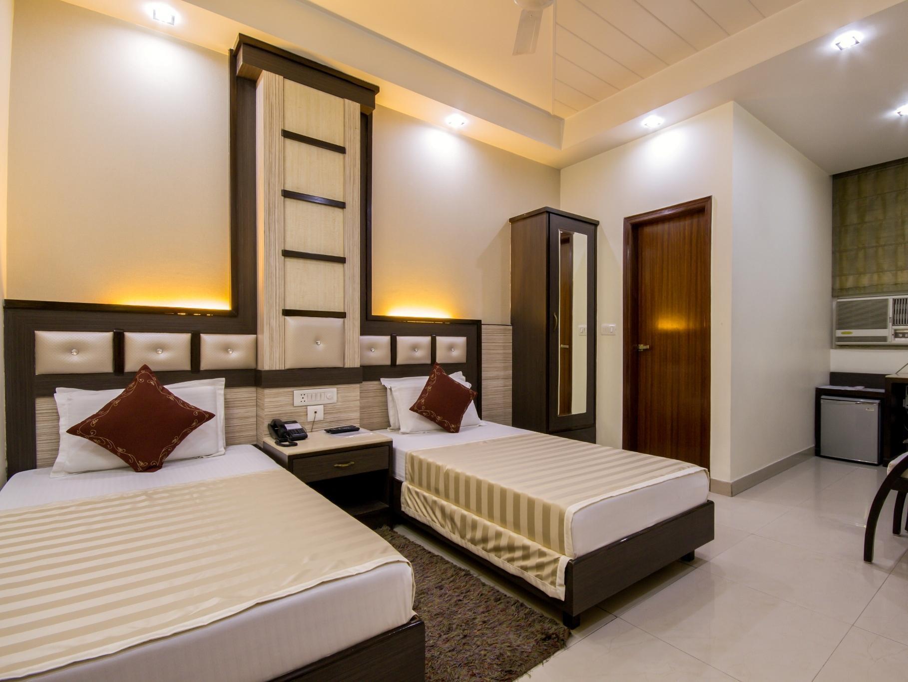 Hotel Aster Inn New Delhi Экстерьер фото