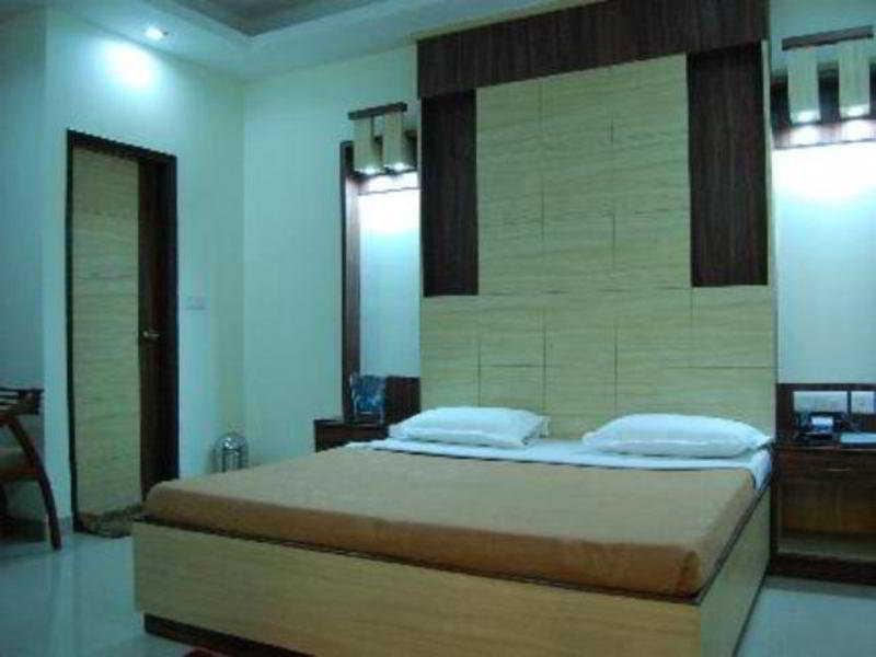 Hotel Aster Inn New Delhi Экстерьер фото