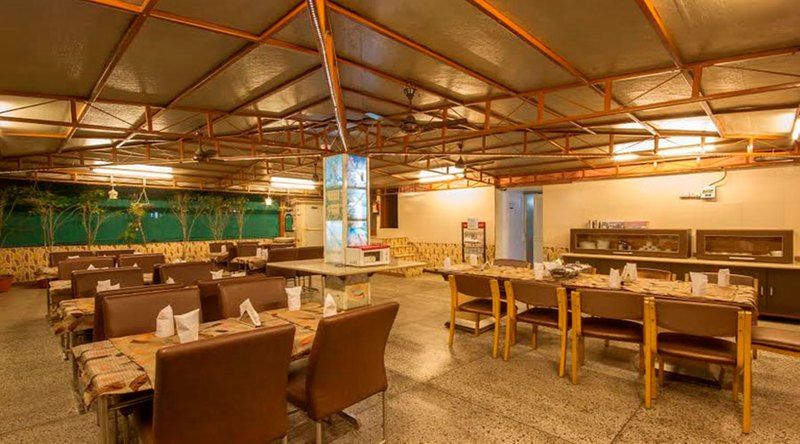 Hotel Aster Inn New Delhi Экстерьер фото