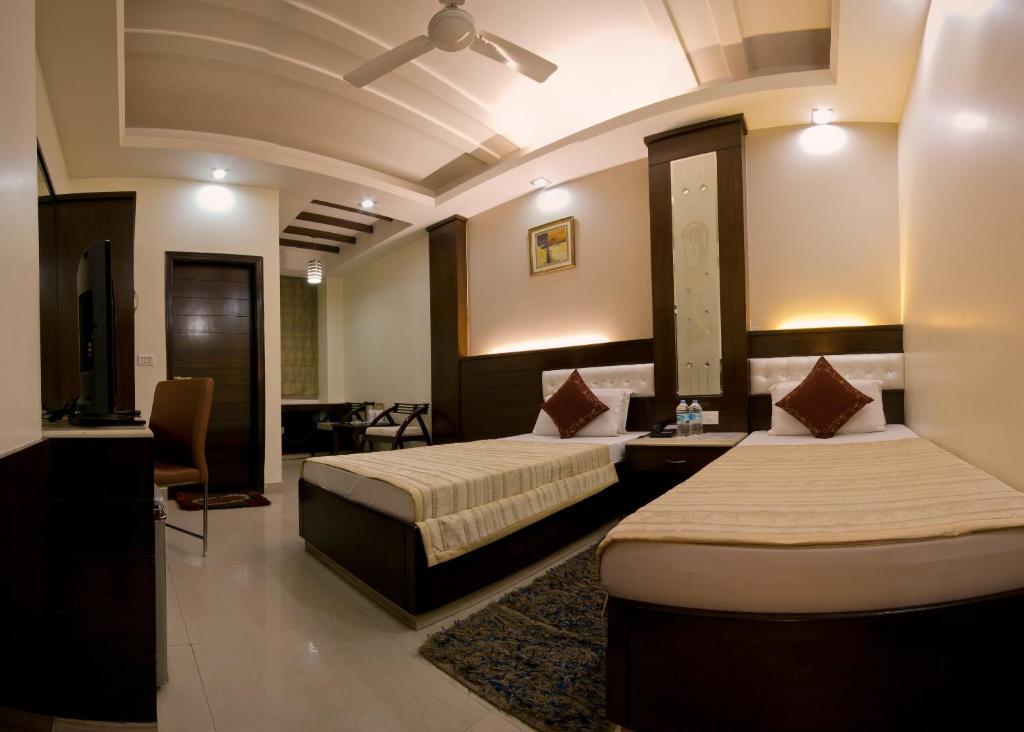 Hotel Aster Inn New Delhi Экстерьер фото