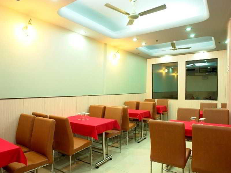 Hotel Aster Inn New Delhi Экстерьер фото