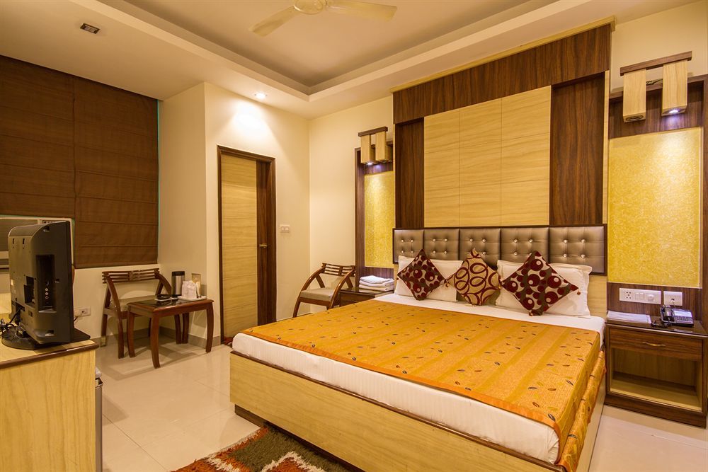 Hotel Aster Inn New Delhi Экстерьер фото