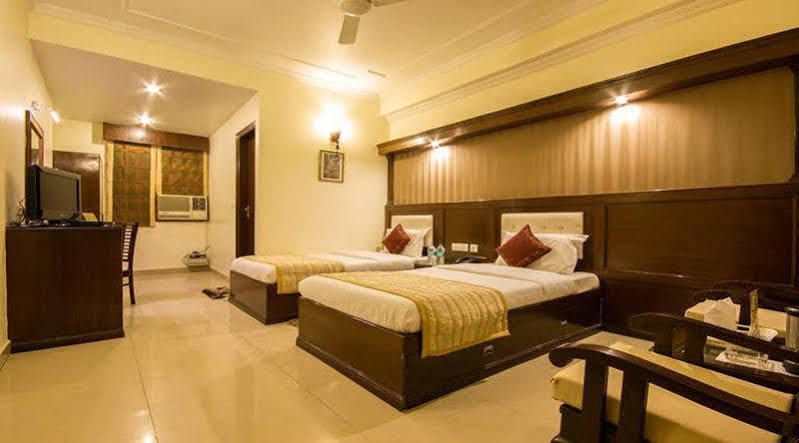 Hotel Aster Inn New Delhi Экстерьер фото