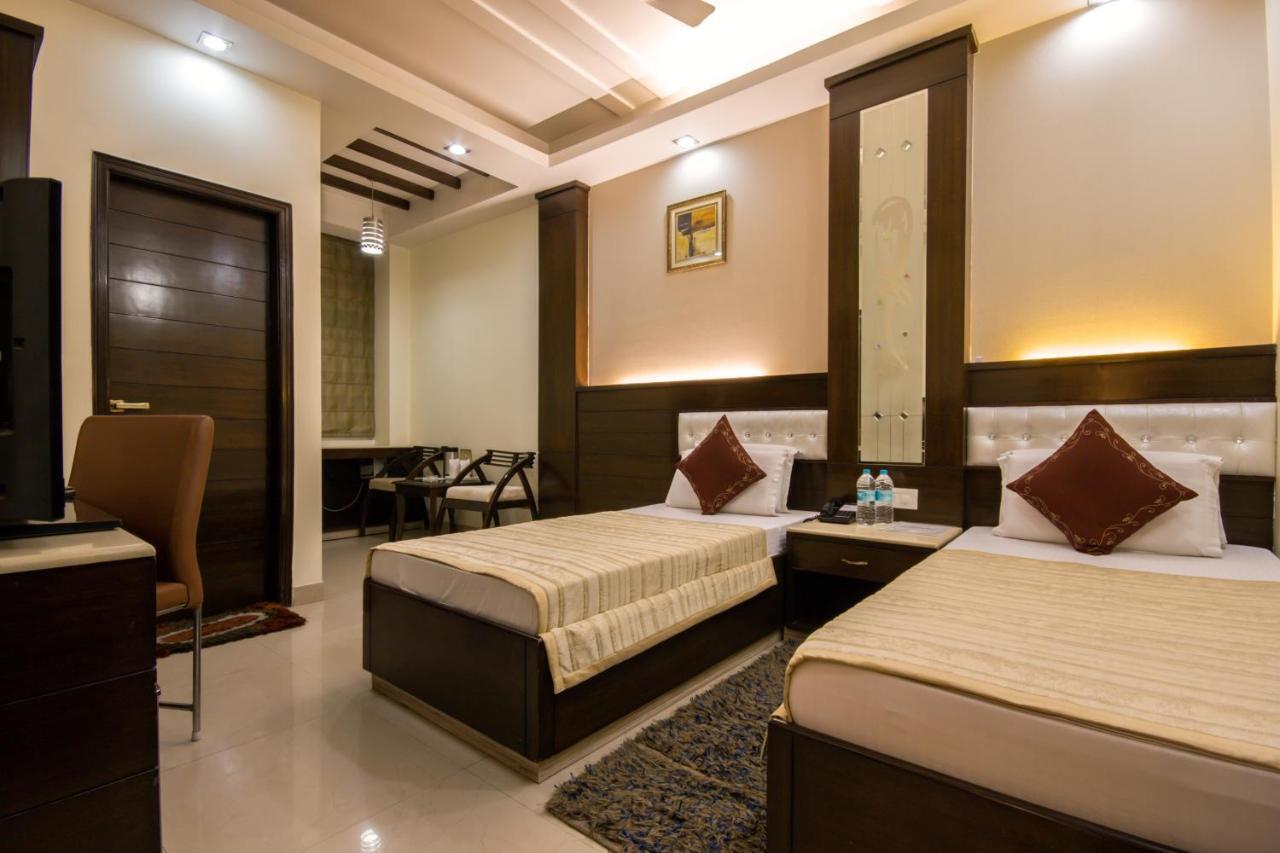 Hotel Aster Inn New Delhi Экстерьер фото